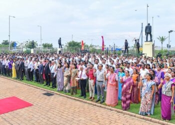 ஜனாதிபதி தனது பணியாளர்களுடன் புத்தாண்டில் தனது கடமைகளை ஆரம்பித்தார்