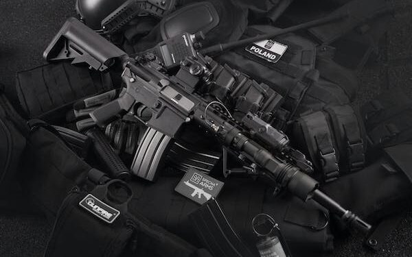 சட்டவிரோத துப்பாக்கிகள் மற்றும் வெடிகுண்டுகளை வைத்திருப்பவர்கள் பற்றிய தகவல்களை வழங்கினால் பணப்பரிசு தருவோம் ; பொலிஸார் அறிவிப்பு