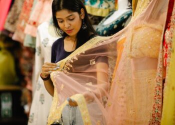 சந்தையில் புடவைகளின் விலை அதிகரிப்பு