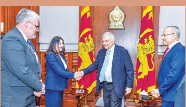 இஸ்ரேலிய அமைச்சர் ஜனாதிபதியை சந்தித்தார், பணயக்கைதிகள், காசா மோதல் பற்றி விவாதித்தார்