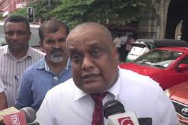 டாக்டர். பெல்லானாவின் அறிக்கைகளில் இருந்து சுகாதார அமைச்சர் விலகி இருக்கிறார்.