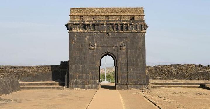 ராஜ்கர்: சுற்றிப் பார்க்கவே 8 நாளாகும் சிவாஜியின் பிரமாண்ட கோட்டையில் என்ன இருக்கிறது?