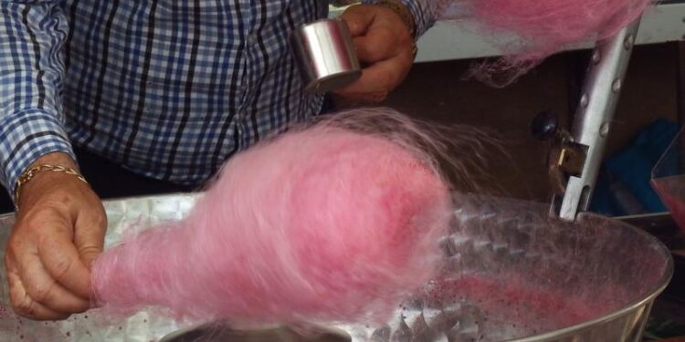 பஞ்சு மிட்டாயில் உள்ள நச்சுப் பொருள், நீங்கள் விரும்பி சாப்பிடும் வேறு எந்தெந்த பண்டங்களில் இருக்கிறது தெரியுமா?