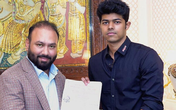 நடிகர் விஜய் மகன் அறிமுக இயக்குனர் சஞ்சய்யின் லேட்டஸ்ட் புகைப்படம்.. எப்படி இருக்கிறார் பாருங்க