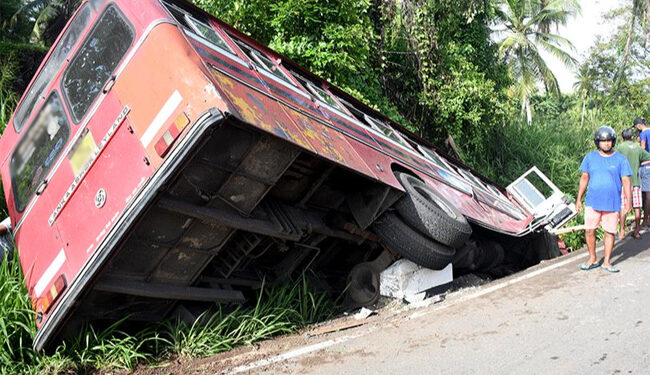 SLTB பஸ்கள், கொள்கலன் பாரவூர்திகள் மிகக் குறைவான விபத்துகளில் ஈடுபட்டுள்ளன – பொலிஸார்2023 சாலை விபத்துகளில் இறந்தவர்களில் பெரும்பாலானோர் பாதசாரிகள்