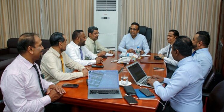 பெண்களை வெளிநாட்டுக்கு வீட்டுப் பணிப்பெண்ணாக அனுப்புவதை நிறுத்துவதற்கான யோசனைகளை அமைச்சர் கோருகிறார்