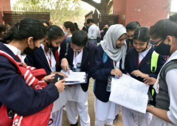 சிபிஎஸ்இ: புத்தகத்தை பார்த்து தேர்வு எழுதும் முறை எவ்வாறு நடக்கும்? மாணவர்களுக்கு என்ன பயன்?