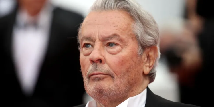 பிரெஞ்சு திரைப்பட நட்சத்திரத்தின் வீட்டில் இருந்து 72 துப்பாக்கிகள் கைப்பற்றப்பட்டது.