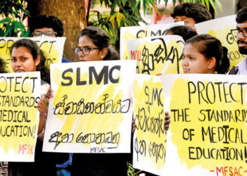மருத்துவர் உங்களை நீங்களே குணப்படுத்துங்கள்: பல்கலைக்கழக மாணவர்கள் மீண்டும் போராட்டம்..