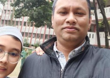 தன் மகனுடன் ஃபக்ருல் ஆலம்