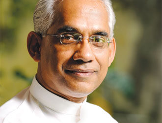 ஈஸ்டர் படுகொலை ஆய்வுகளின் தலைவிதியை அறிய எரான் கோருகிறார்