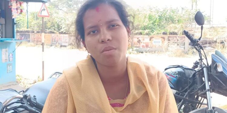 வாணியம்பாடி: ரயில்வே கேட்டில் உயிரை பணயம் வைக்கும் மாணவர்கள் – மேம்பாலம் வேண்டி 40 ஆண்டுகளாக போராடும் மக்கள்