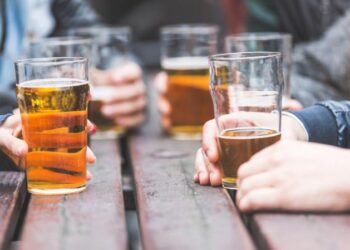 மதுப்பழக்கம்: இளம் வயதிலேயே மது அருந்துவதால் ஏற்படும் அபாயகரமான பாதிப்புகள்