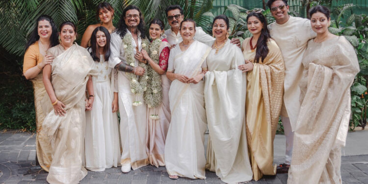 பிரமாண்டமாக நடந்த வரலட்சுமி சரத்குமாரின் நிச்சயதார்த்தம்!! யார் மாப்பிள்ளை தெரியுமா?