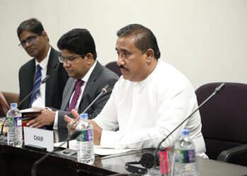 கோப்: ஏகேடி உள்ளிட்ட 10 எம்பிக்கள் ராஜினாமா செய்துள்ளனர்