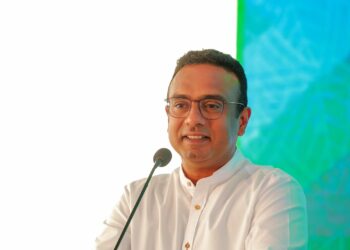 முழு வெளிநாட்டு வேலைவாய்ப்புத் துறையையும் டிஜிட்டல் மயமாக்குவதற்கு அமைச்சரவை அங்கீகாரம் வழங்கியுள்ளதாக தொழில் மற்றும் வெளிநாட்டு வேலைவாய்ப்பு அமைச்சர் மனுஷ நாணயக்கார தெரிவித்துள்ளார்.