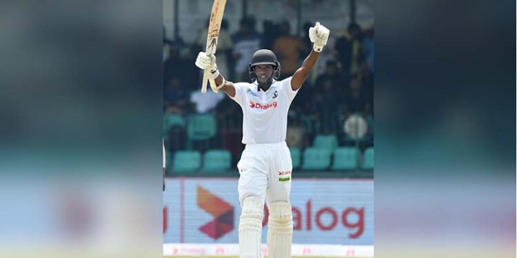 தோமியன்ஸ் 297 ரன்களுக்குப் பிறகு சதேவ் அரை சதத்துடன் ஜொலித்தார்