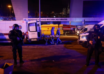 மாஸ்கோவில் கச்சேரி அரங்கில் நடத்தப்பட்ட தாக்குதலில் 60 பேர் கொல்லப்பட்டதாக ரஷ்ய அதிகாரிகள் தெரிவித்துள்ளனர்