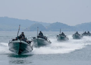 இலங்கை கடற்படையின் விசேட படகுப் படை ஜனாதிபதியின் வர்ணங்களால் கௌரவிக்கப்பட்டது