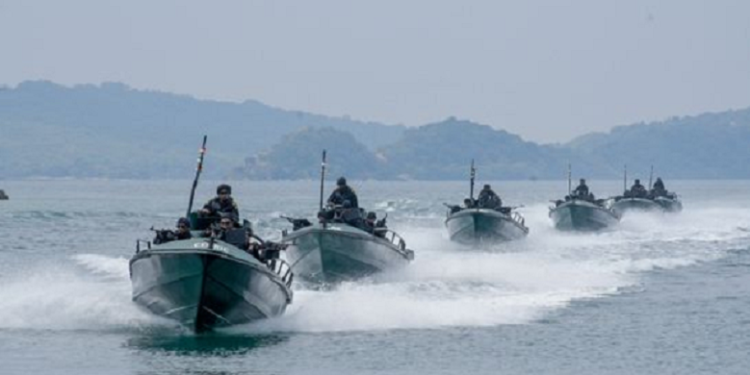 இலங்கை கடற்படையின் விசேட படகுப் படை ஜனாதிபதியின் வர்ணங்களால் கௌரவிக்கப்பட்டது