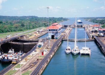 பனாமா கால்வாய் வறண்டு போகும் நிலை: 20 லட்சம் டன் சரக்கு தேக்கம் – ஆபத்தில் உலக வர்த்தகம்