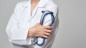 இலங்கையில் இருந்து வெளியேறிய வைத்தியர்கள் நாடு திரும்புகின்றனர் – சுகாதார அமைச்சு