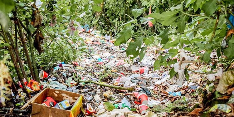 ஸ்ரீ பாத யாத்ரீகர்களால் கைவிடப்பட்ட மூன்று தொன் பிளாஸ்டிக் போத்தல்களை மஸ்கெலியா PS மறுசுழற்சி செய்கிறது. சமன் இந்திரஜித் மூலம்