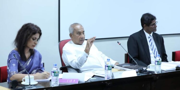 காமினி லொகுகே: வங்கி மற்றும் நிதிச் சேவைகளுக்கான நாடாளுமன்றக் குழுவின் புதிய தலைவர்