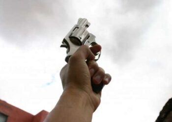 ஹொரணையில் இடம்பெற்ற துப்பாக்கிச் சூட்டுச் சம்பவத்தில் இருவர் உயிரிழந்துள்ளனர்