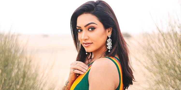 சில மாதங்களுக்கு முன் தேசியக் கட்சியில் தன்னை இணைத்துக்கொண்ட அந்த டி.வி பிரபலம், ‘ஆஹா, தேர்தல் வந்திடுச்சா, கொஞ்சம் கல்லா கட்டலாம்’ என நினைத்து உற்சாகத்தில் இருந்தாராம். கட்சியும் அவருக்குச் சில பொறுப்புகளை ஒதுக்கியதாம்