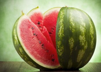 தர்பூசணியில் இருக்கும் நன்மைகளை பற்றி தெரியுமா..? கோடையில் கிடைக்கும் இயற்கை மருந்து..