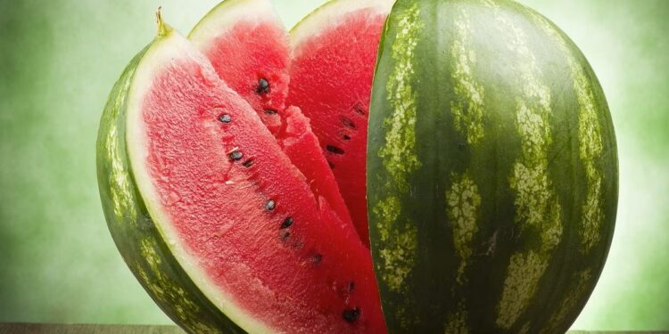 தர்பூசணியில் இருக்கும் நன்மைகளை பற்றி தெரியுமா..? கோடையில் கிடைக்கும் இயற்கை மருந்து..