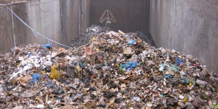 கொழும்பு புறநகர்ப் பகுதிகளில் உள்ள குப்பைகள் 10 நாட்களுக்குள் அகற்றப்படும்